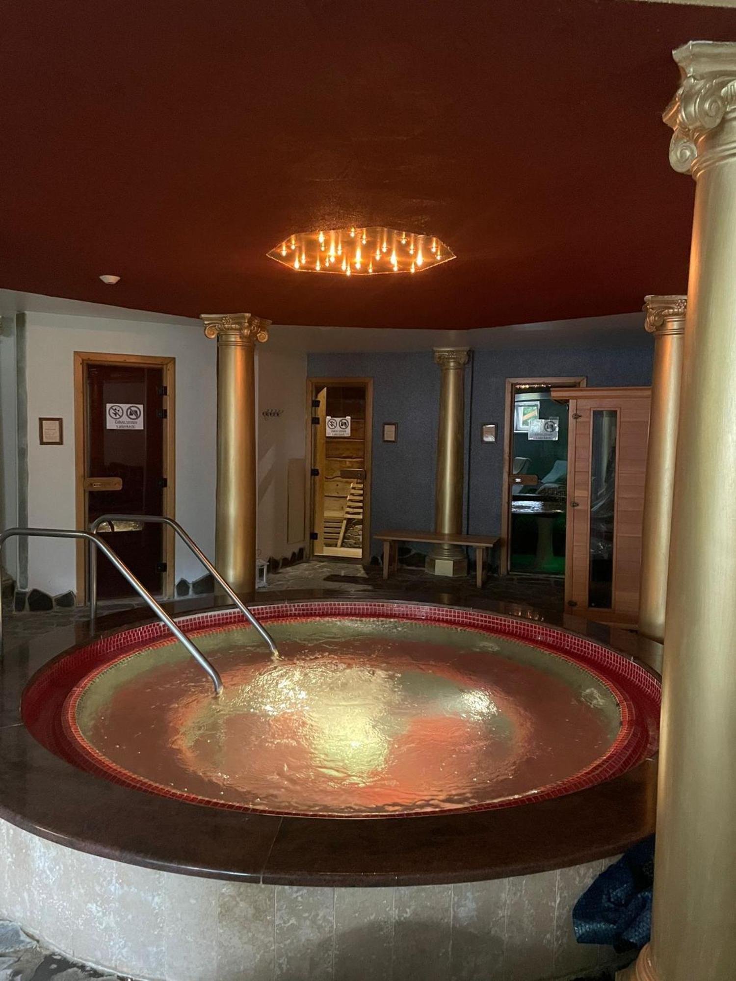 Utulne V Srdci Tatier - Tatranska Strba, Bazen, Virivka, Wellness Apartman Tátracsorba